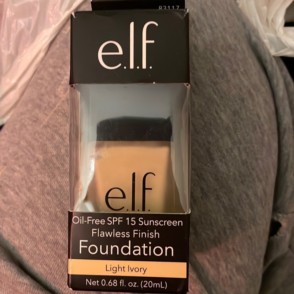 Flawless foundation, light ivory